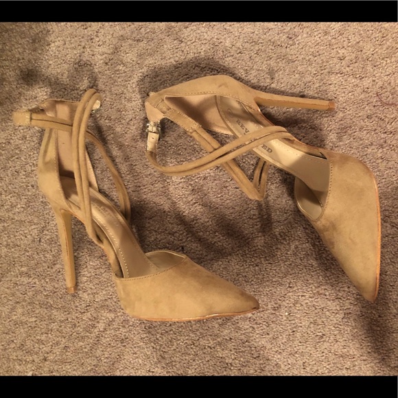 Tan heels NEW - Picture 2 of 3